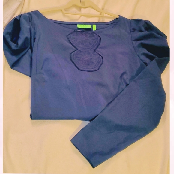 NWOT LOGO Instant Chic cold sholder flowy blouse - Picture 5 of 9